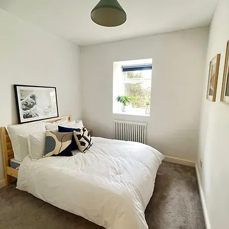 Restful Victorian With Garden Apartment