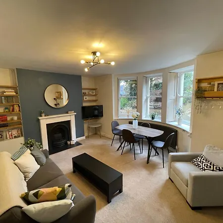 Restful Victorian With Garden Apartment